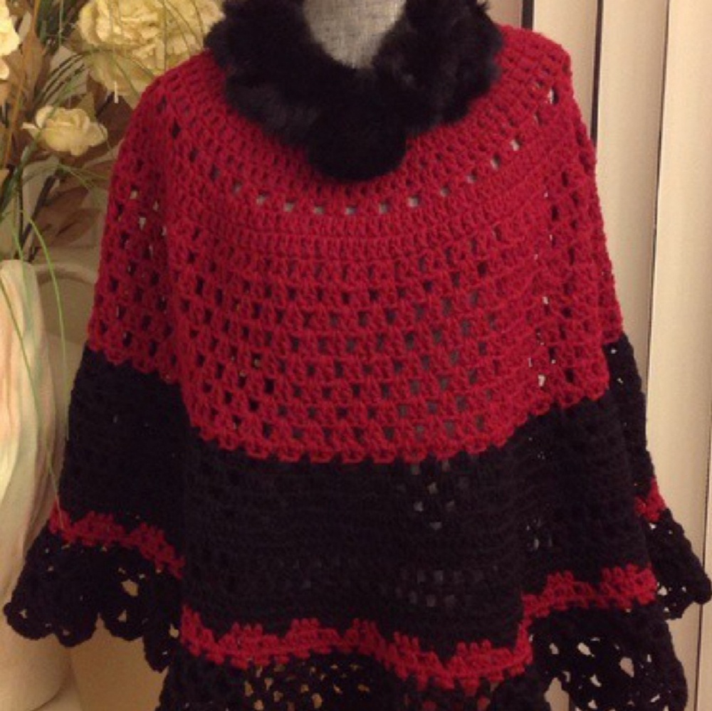 NEW "THE MICHELLE" HANDMADE FUR COLLAR PONCHO - Picture 6 of 8